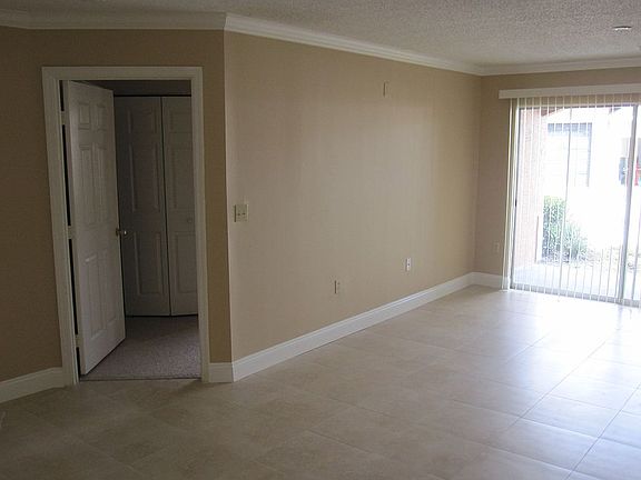3rd image of 1939 Summer Club Dr APT 101