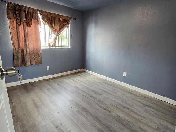 5th image of 615 E 106th St