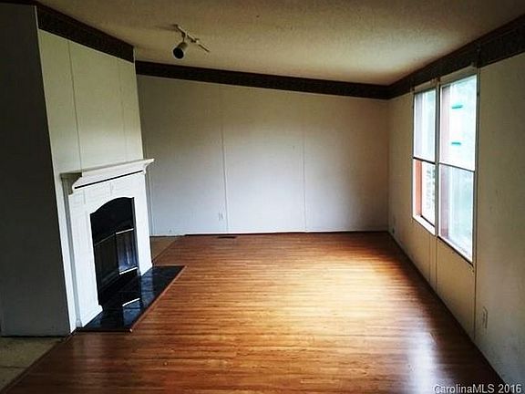 4th image of 1375 Family Cir