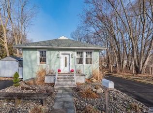 54 Grandview Ave, Oakland, NJ 07436