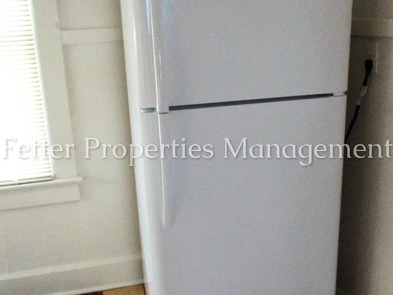 1661 Burdette Ave — Photo 2