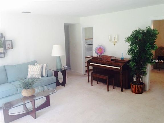 3rd image of 4006 Hudson Ln