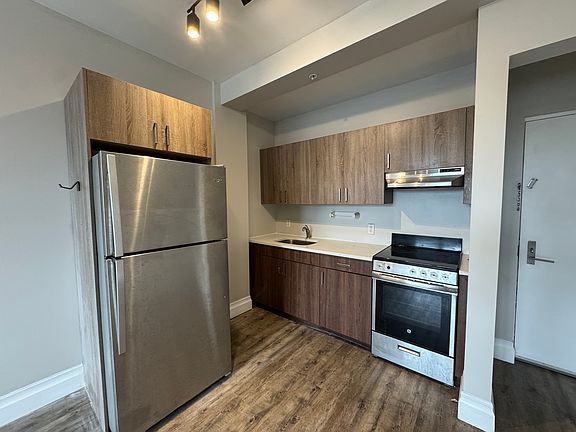 3rd image of 104 N Grove St #502