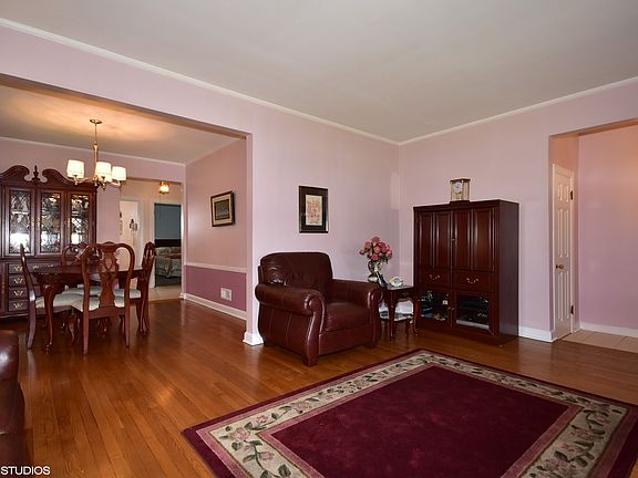 4th image of 3021 N Olcott Ave