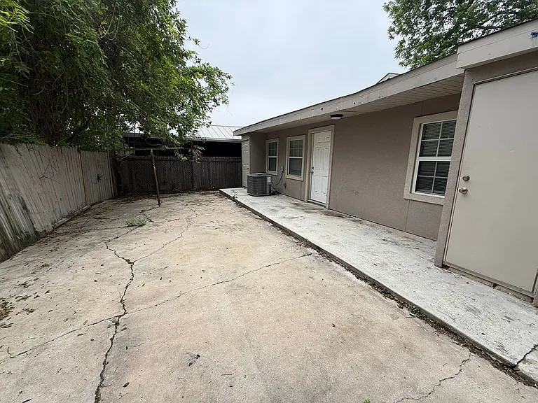 214 Aztec Aly — Photo 10