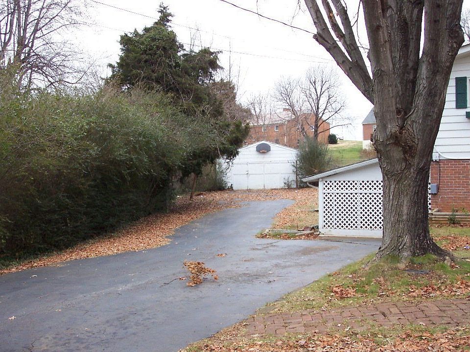 2 car detached garage with workshop