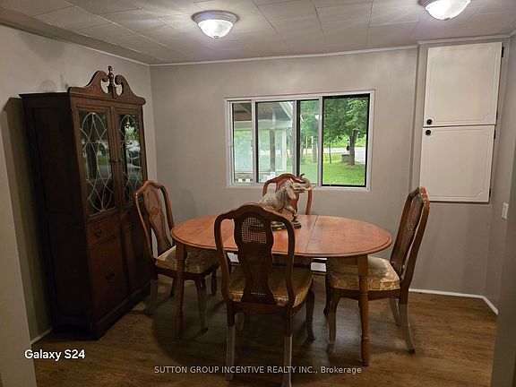 4th image of 1737 Saint Johns Rd