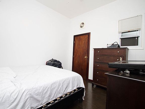 4th image of 234 Meserole St Fl 1