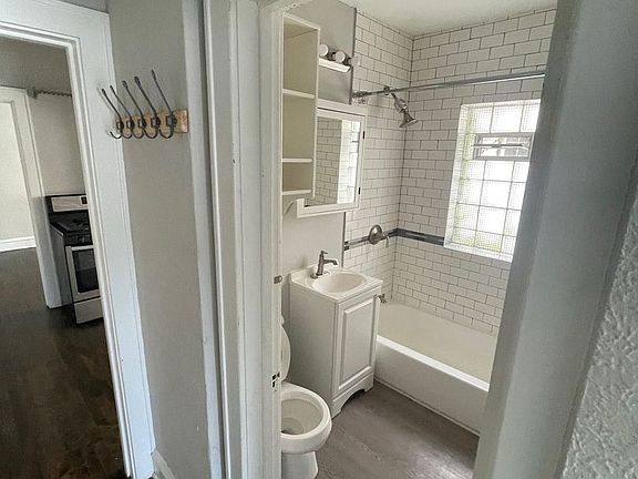 4th image of 3279 S Kinnickinnic Ave #1