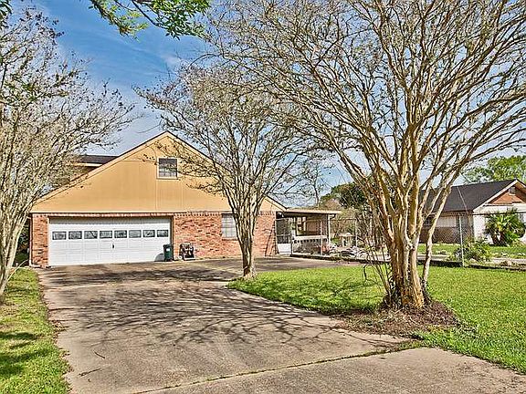 3rd image of 208 Hedgeford Dr