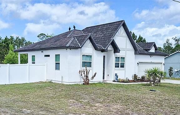 4th image of 747 Fraser Ct