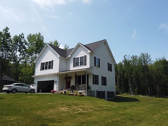 2nd image of 435 Chestnut Ln