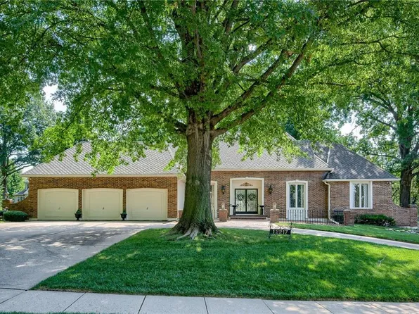 12217 Pawnee Ln, Leawood, KS 66209