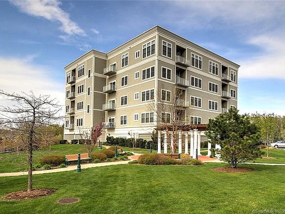2nd image of 200 Harbour Close Unit 412