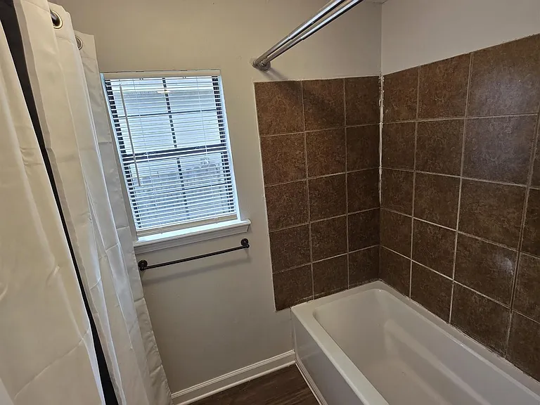 1104 S Park St — Photo 8