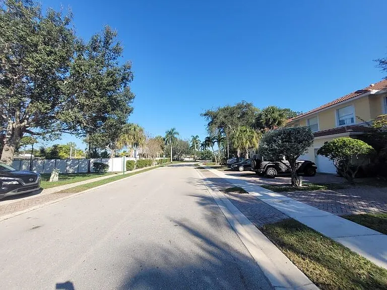 303 Seminole Palms Dr — Photo 3