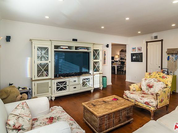 3rd image of 23733 Archwood St