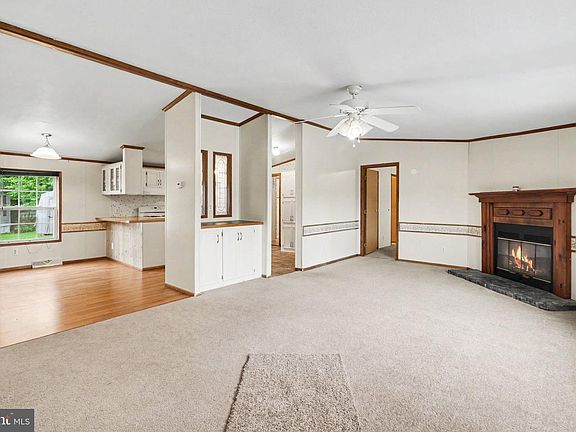 3rd image of 49 Meadowview Dr