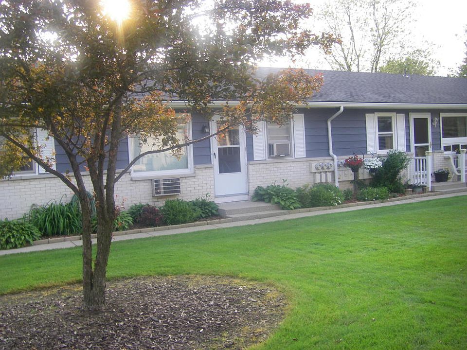 1st image of 650 Andover St SE