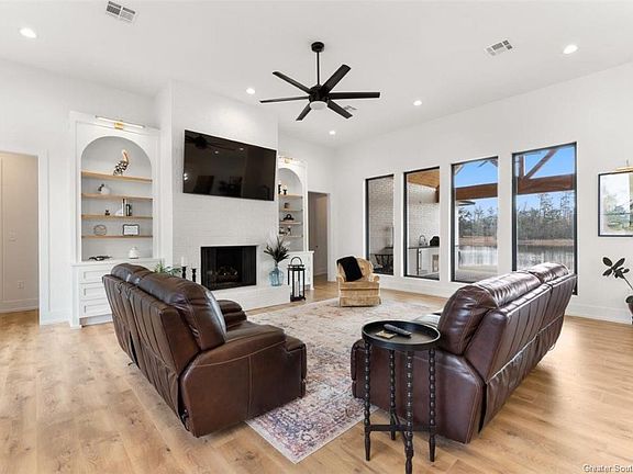 4th image of 5031 S Saint Charles Ave
