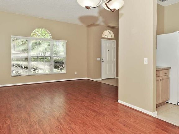3rd image of 1419 Loretto Cir