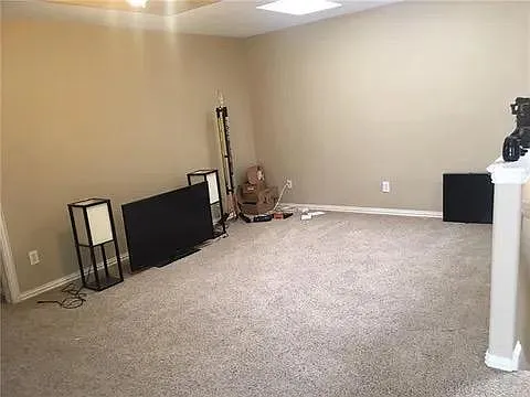 5 bed, 3098 sqft, $3,300 — Photo 2