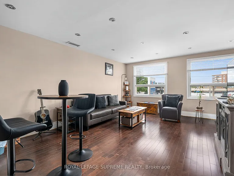 6127 Steeles Ave W — Photo 5