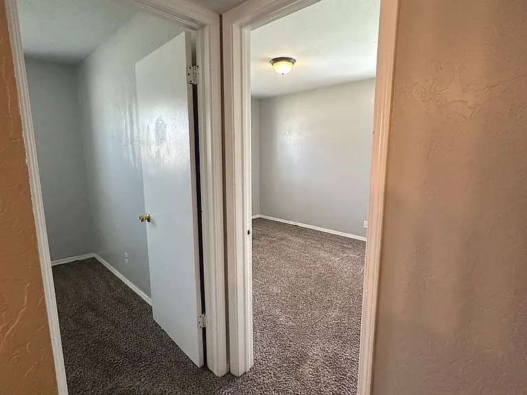 4844 Woodview Dr — Photo 38
