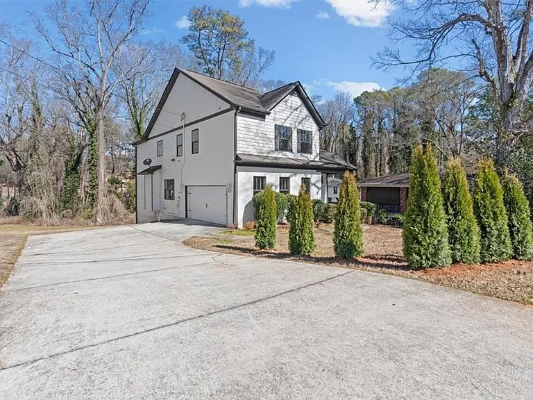 1410 Eastland Rd — Photo 22