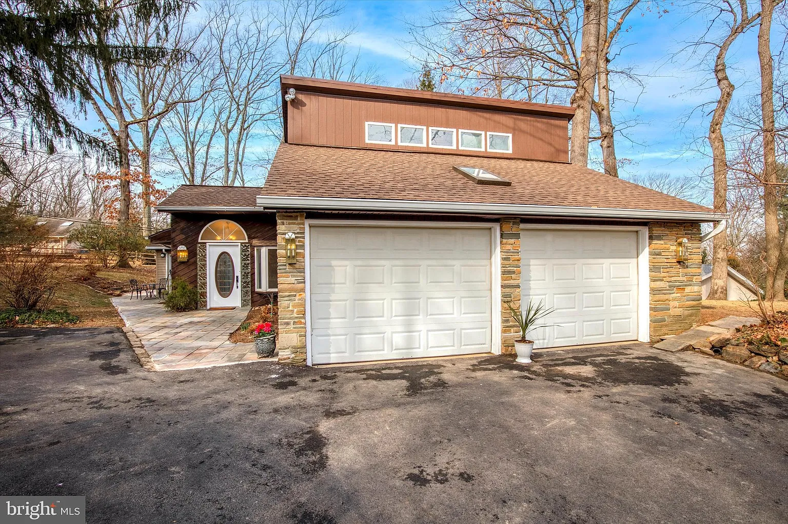 455 Sharon Dr photo 1