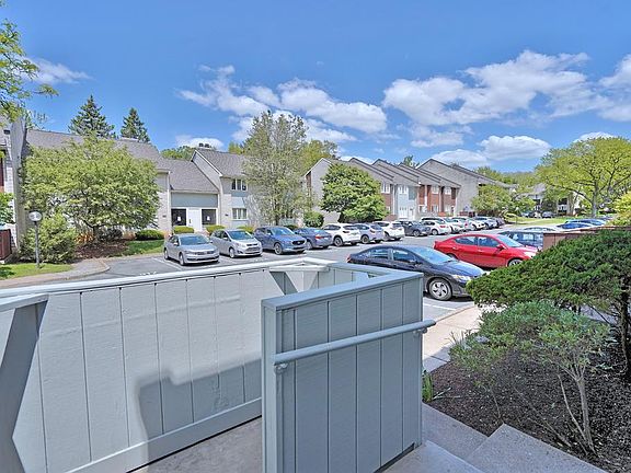 3rd image of 320 Carver Dr