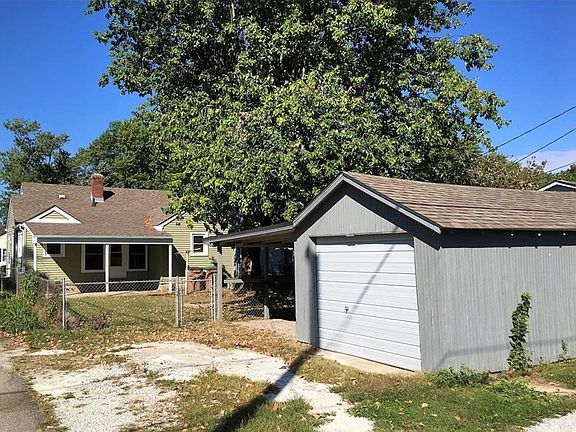 3rd image of 2321 Gilmore St