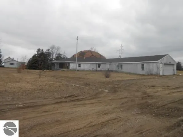 8929 E Tyler Rd, Breckenridge, MI 48615