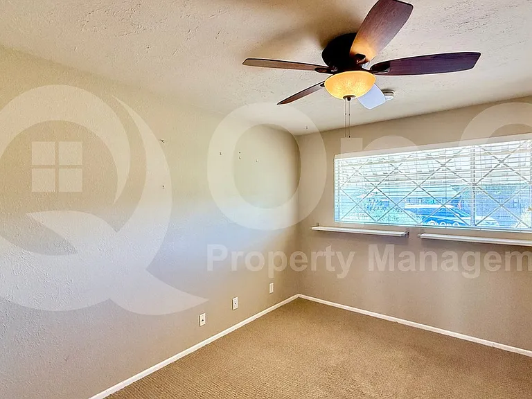 104 E Taylor St — Photo 10