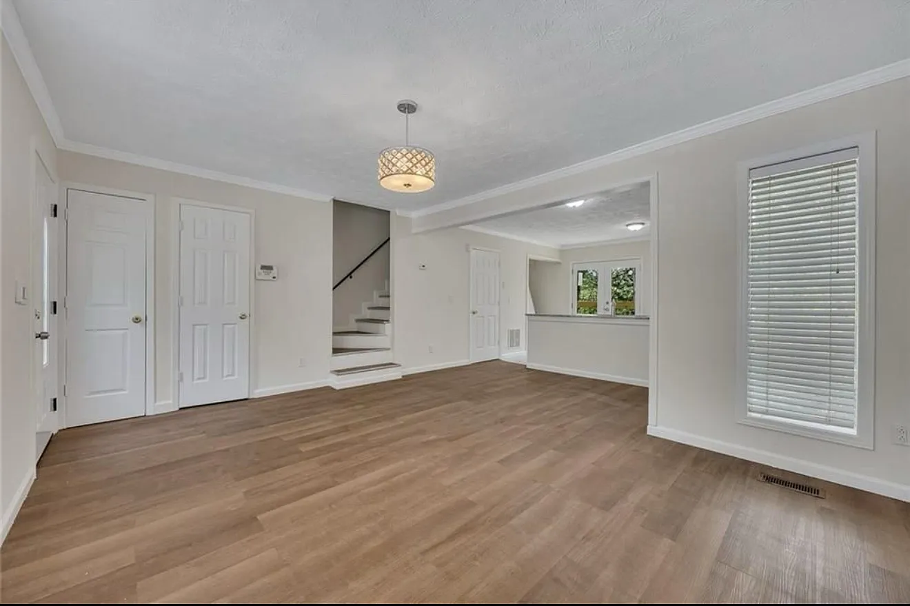 6991 Flagstone Dr — Photo 4