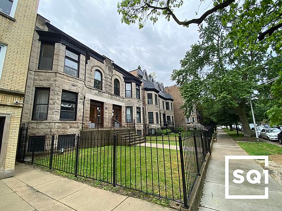 3rd image of 1451 W Carmen Ave
