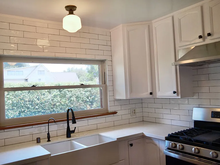 6433 Crescent St — Photo 10