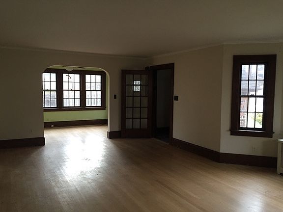 5th image of 38 Colony Dr E