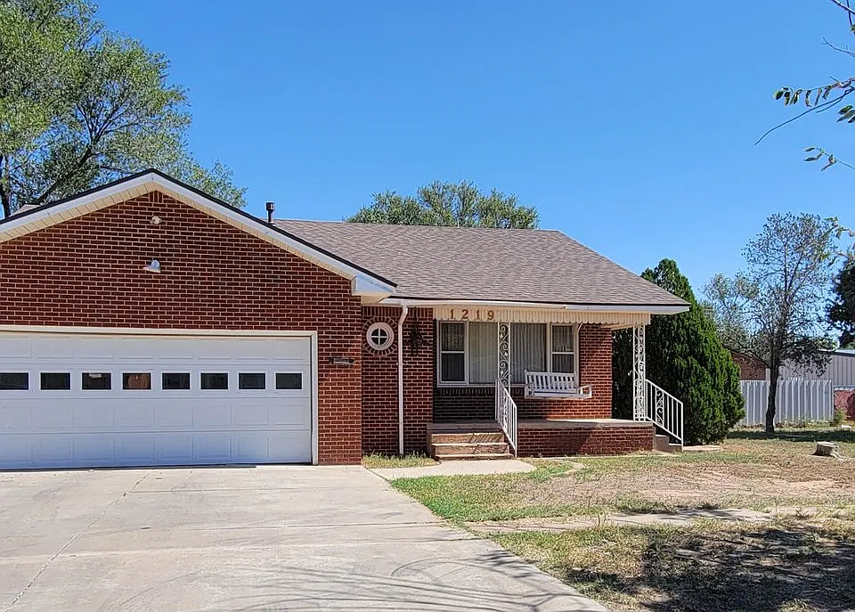 1219 N Merriwether St