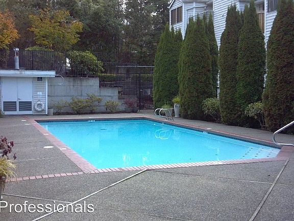 3rd image of 10009 NE 120th Ln #B-303