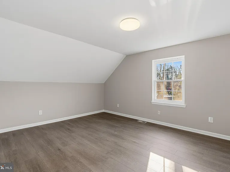 221 Oak Ln — Photo 28