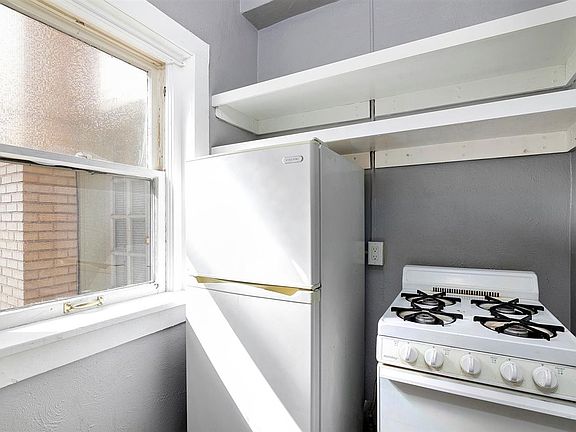 3rd image of 1540 N Logan St APT 3