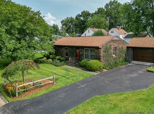 33 Brookview Dr, New Albany, IN 47150