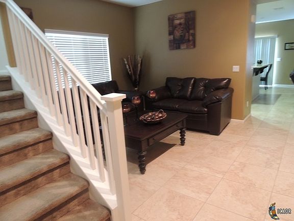 4th image of 612 Desert Rose St