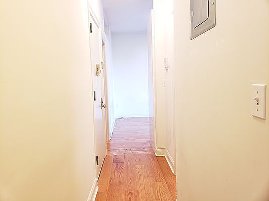 4th image of 248 W 105th St APT 4