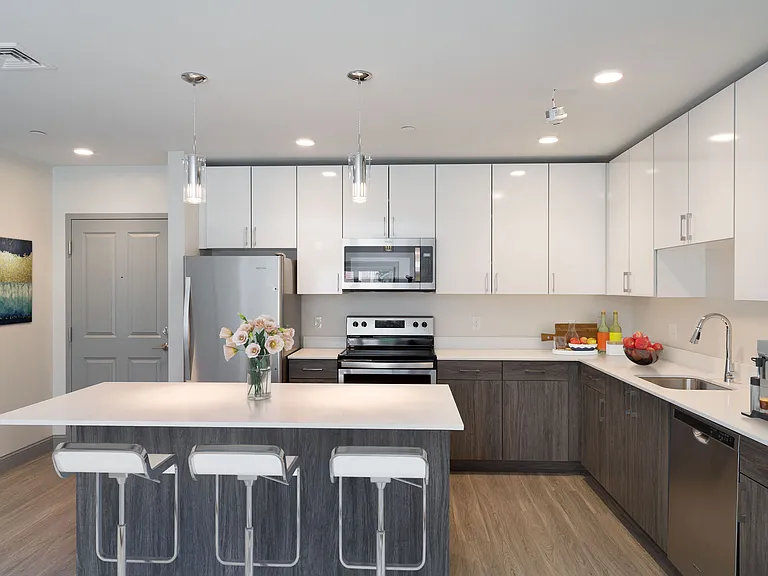 735 Truman Apartments — Photo 6
