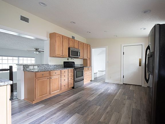 Huge vaulted kitchen