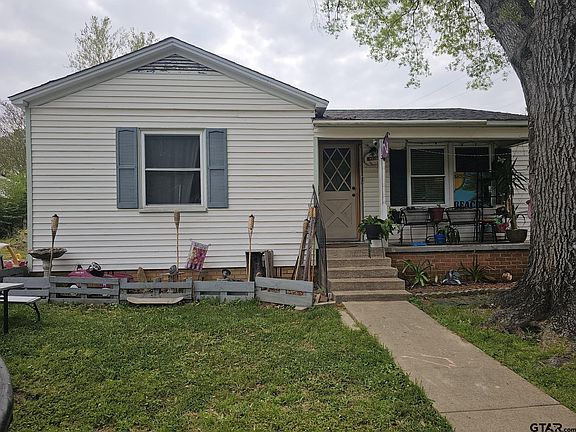 2nd image of 207 Forrest St