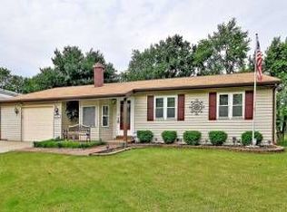 1716 Leaf Crest Dr, Hazelwood, MO 63042