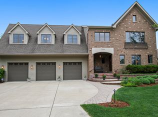 726 Wedgewood Dr, Crystal Lake, IL 60014